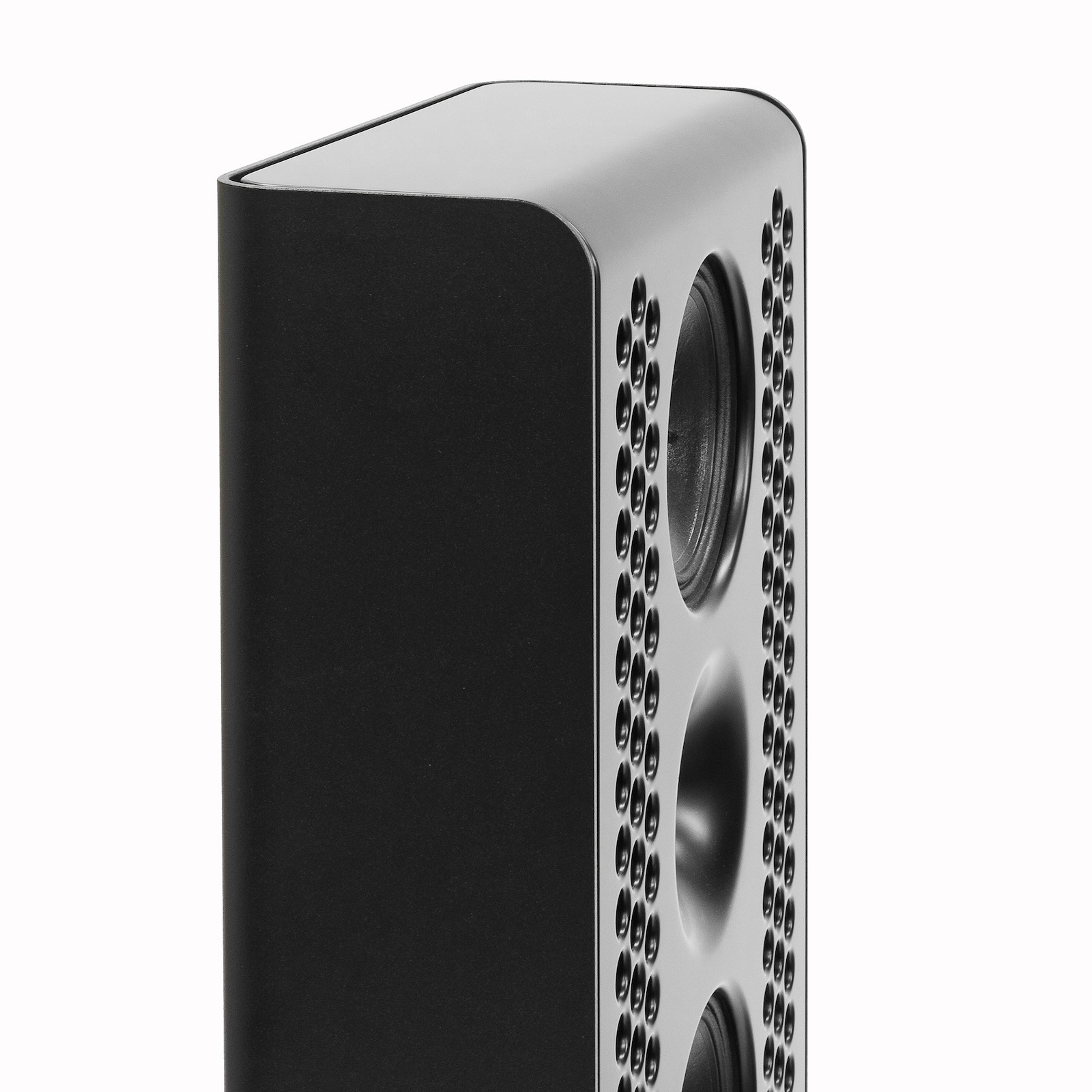 Black powder-coated Challenger II finish detail