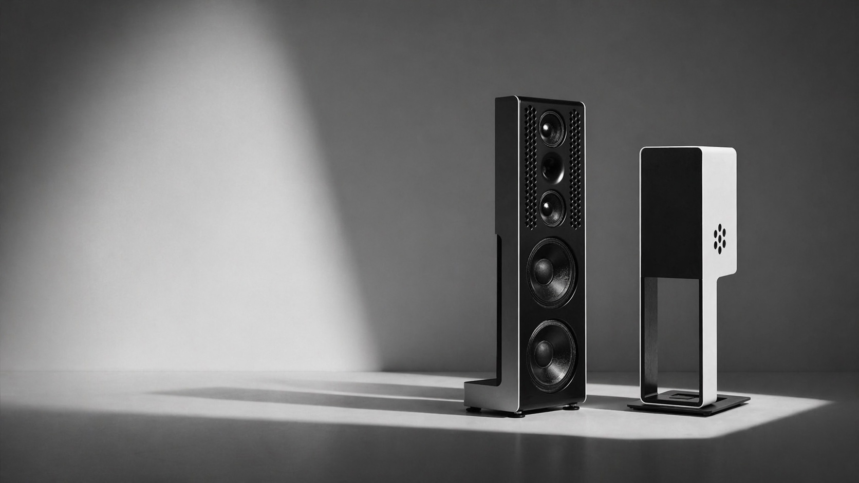 Silent Pound Challenger II sculptural silhouette